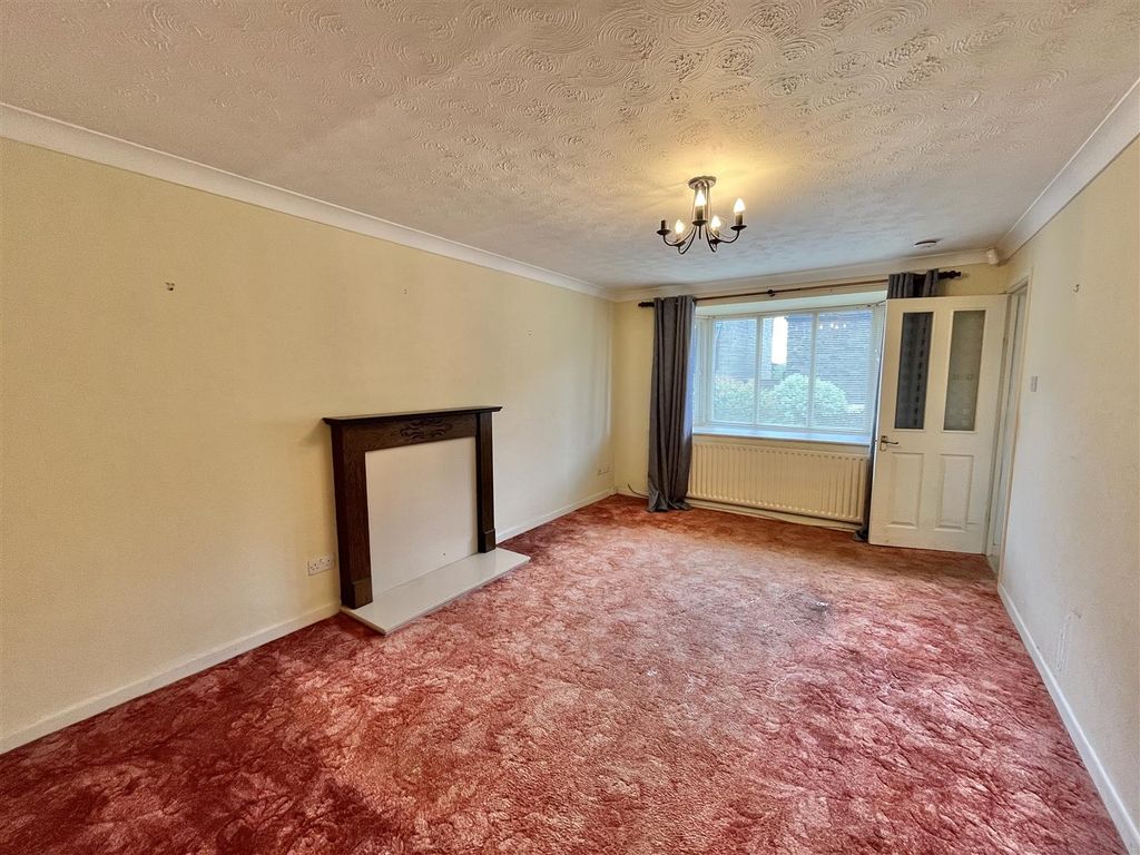 Property photo 2 of 8 Living Room