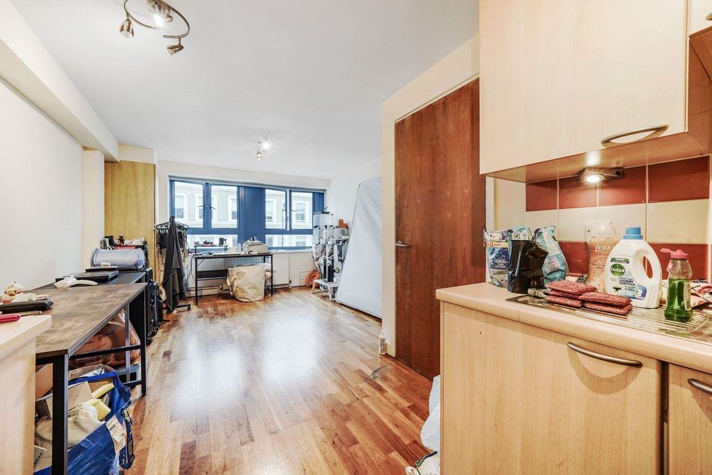 Property photo 2 of 9 Flat 4, 269 Kentish Town Road - Ry4Sd2Rzcpr6Ad0E3c