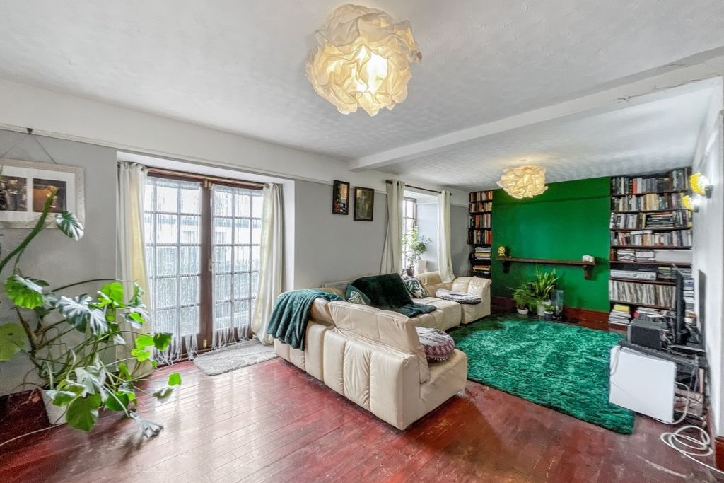 Property photo 2 of 24