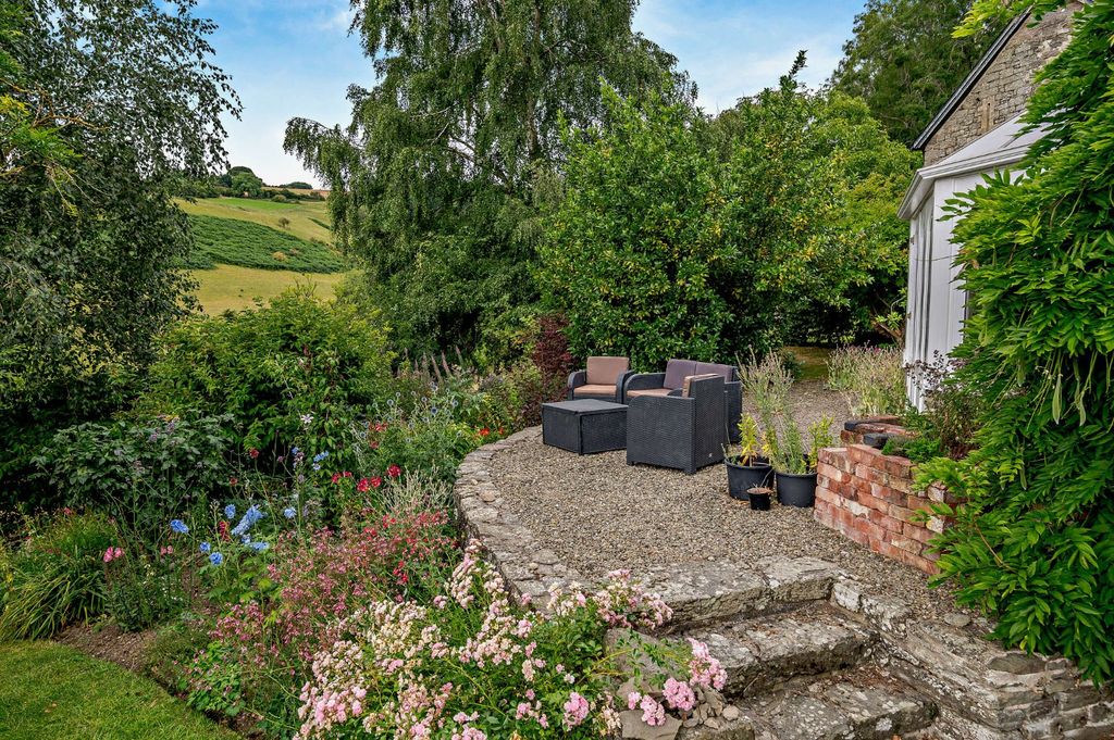 Property photo 3 of 25 Picture No. 06