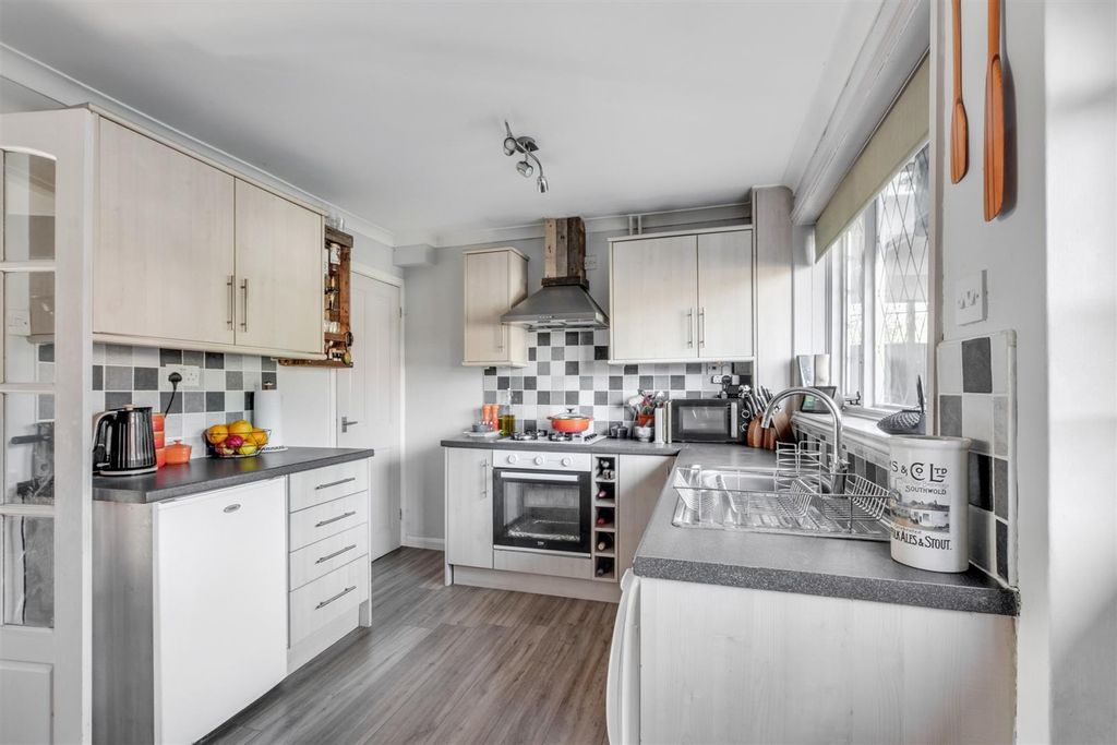 Property photo 3 of 27 Kitchen_3.Jpeg