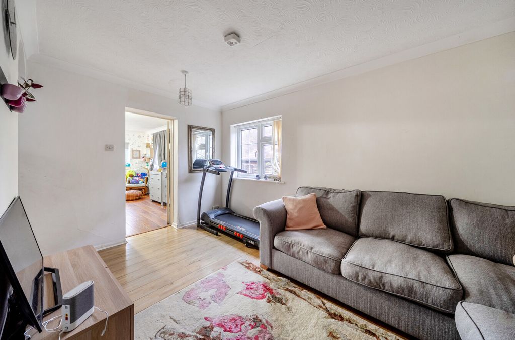 Property photo 3 of 22 1396545-15-6964c9...