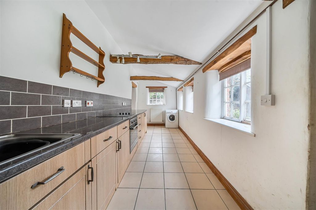 Property photo 3 of 14 Kicthen