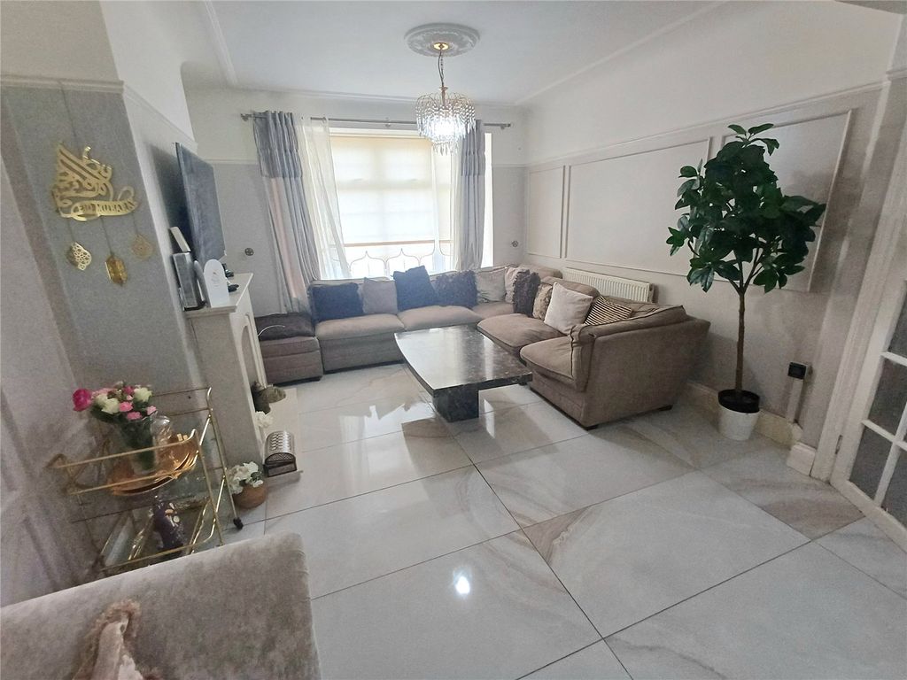 Property photo 2 of 16 Picture No. 17