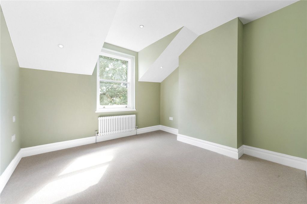 Property photo 3 of 16 Bedroom