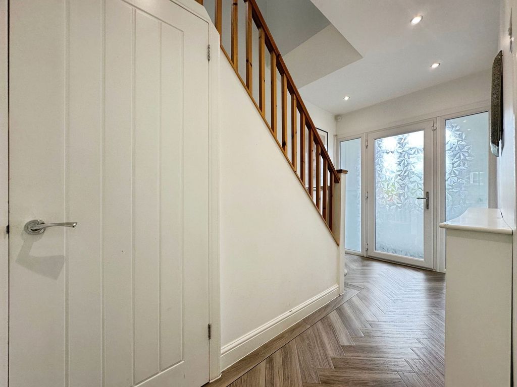 Property photo 2 of 42