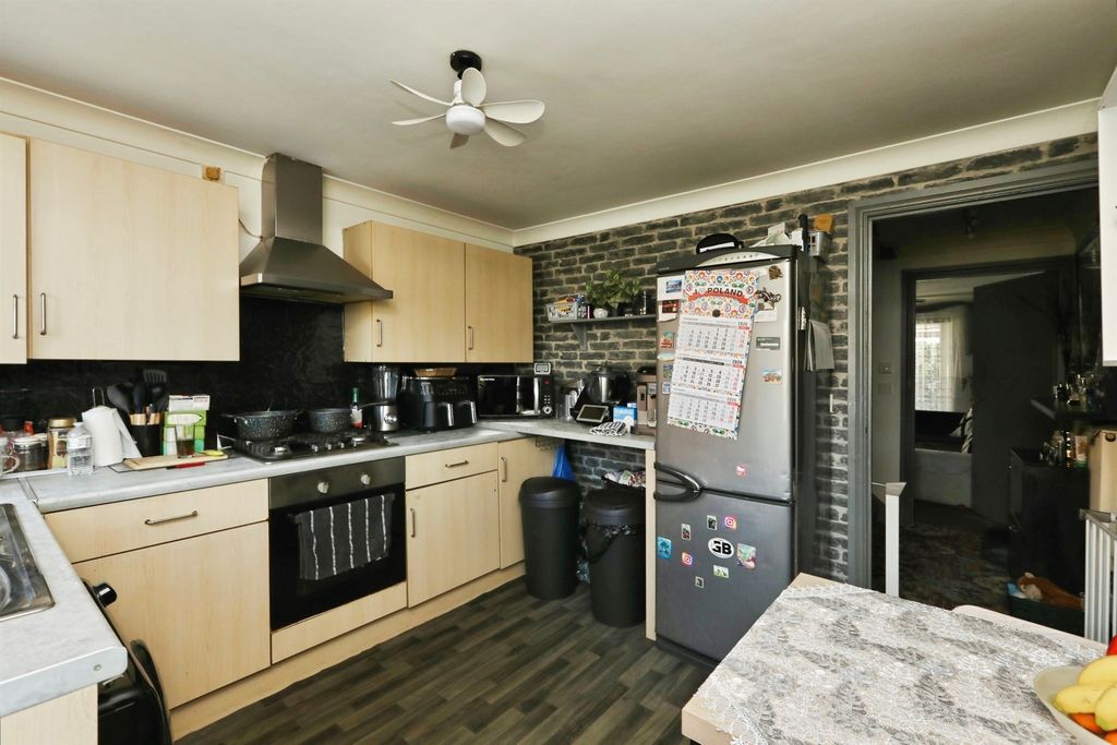Property photo 2 of 8