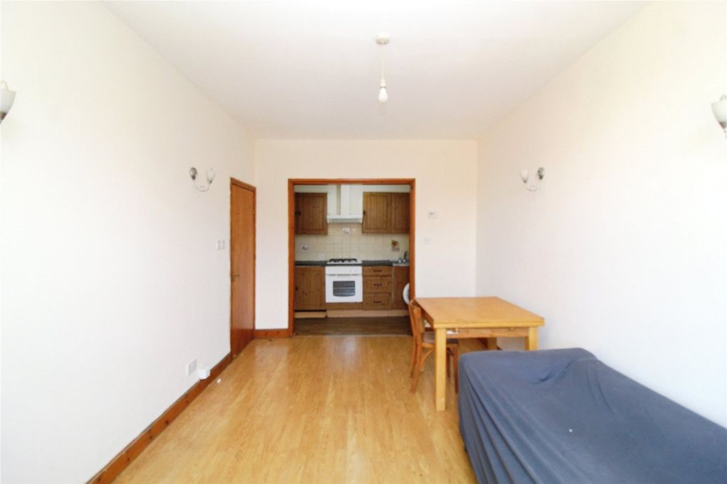 Property photo 1 of 7 Living Room/Kitchen