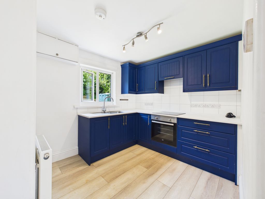 Property photo 2 of 10 Kitchen