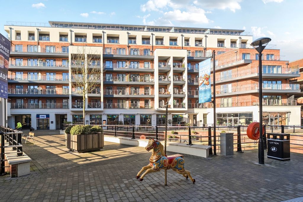 Property photo 3 of 14 1396152-1-695E529...