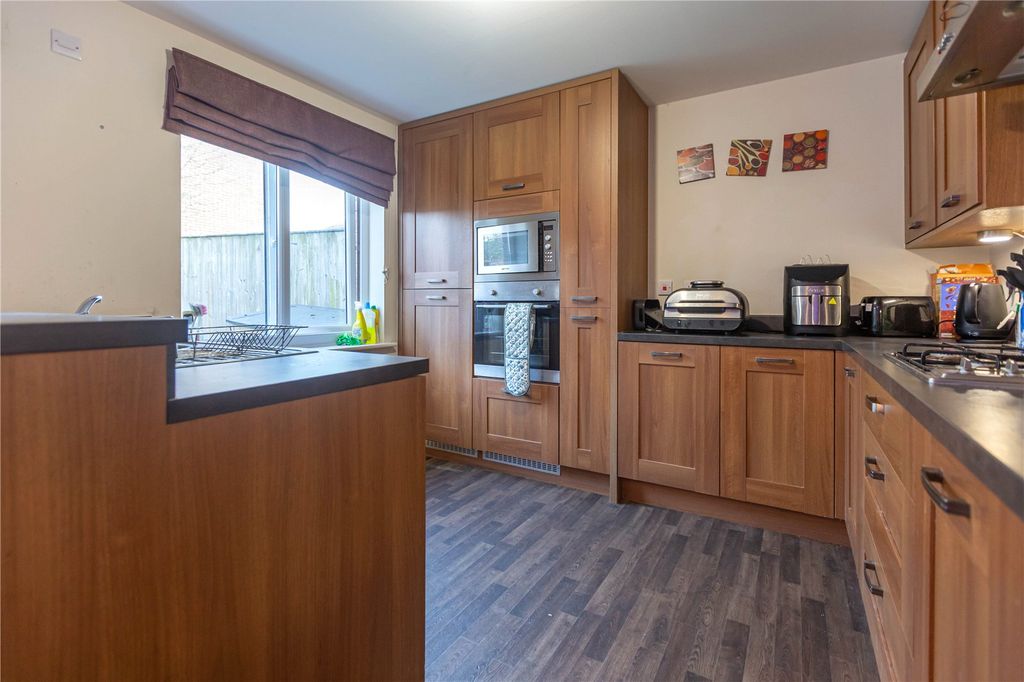 Property photo 3 of 9 Picture No. 44