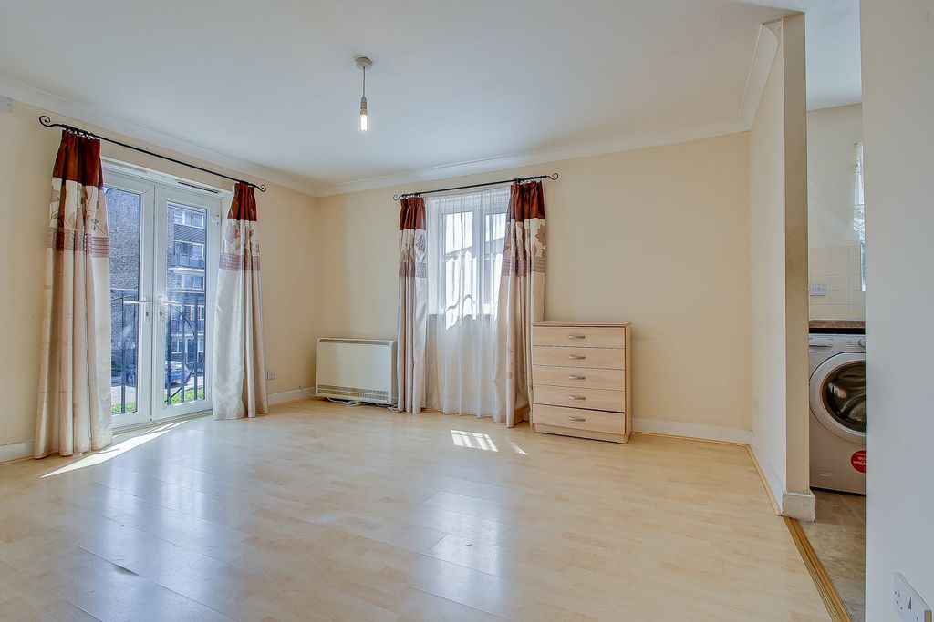 Property photo 2 of 8