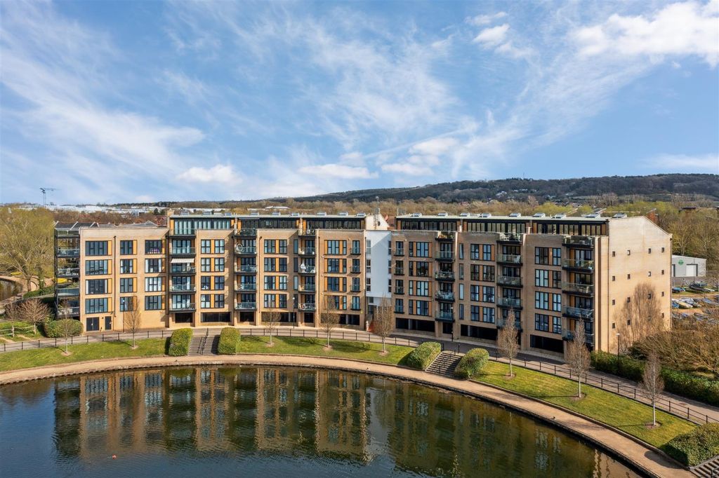 Property photo 1 of 20 Derwent House, Caldecotte