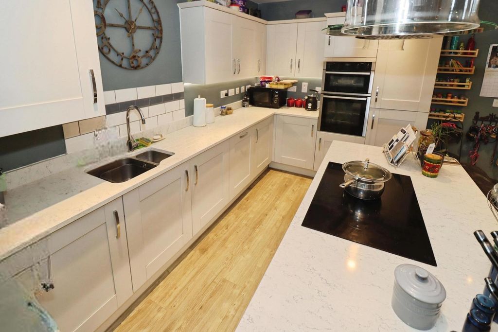 Property photo 2 of 20 Pbox-Img.Jpg