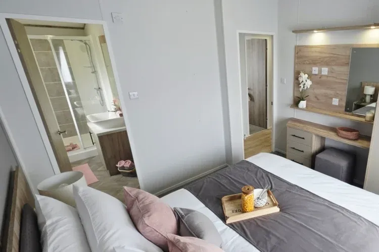 Property photo 3 of 5 Mapleton Bed Scaled 750x500 F0 96.Webp