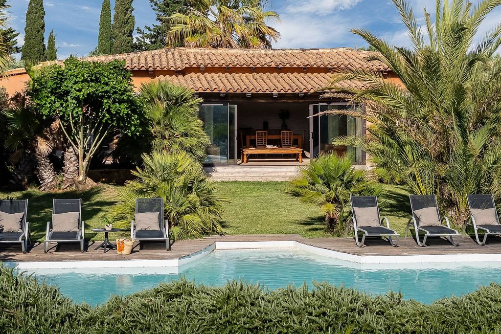 Property photo 1 of 32