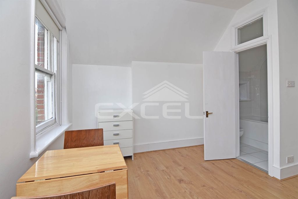 Property photo 2 of 3 Studio (3)