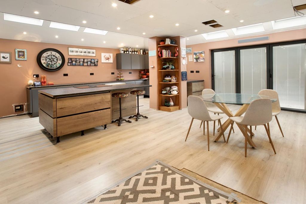 Property photo 2 of 12 Photo 2