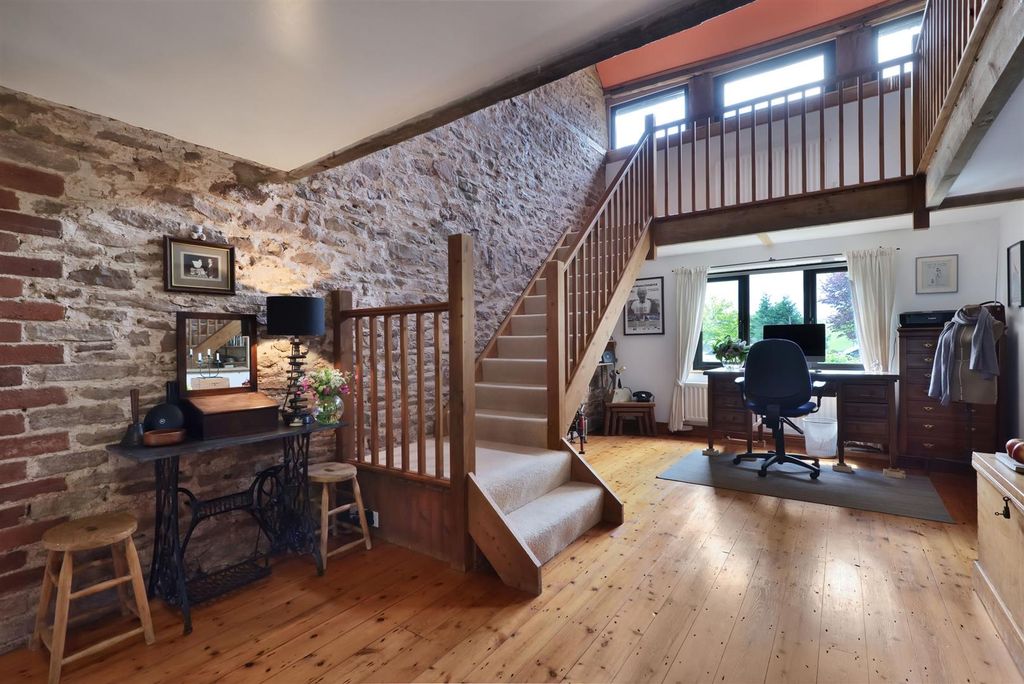 Property photo 2 of 43