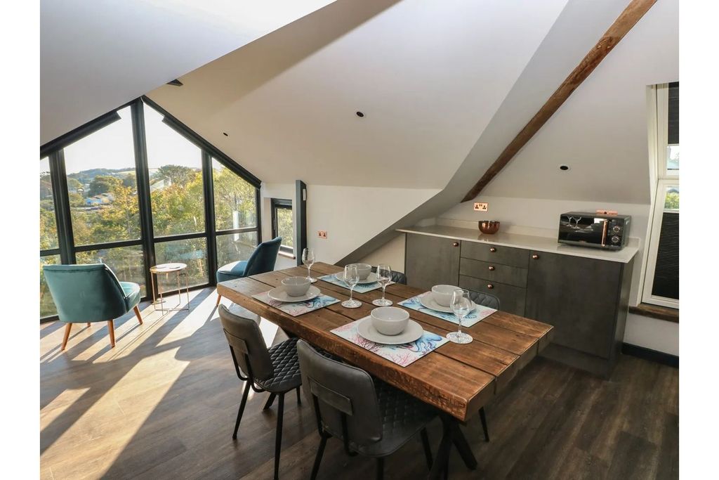 Additional image 8 of 2 bed flat for saleNarberth Road, Tenby SA70