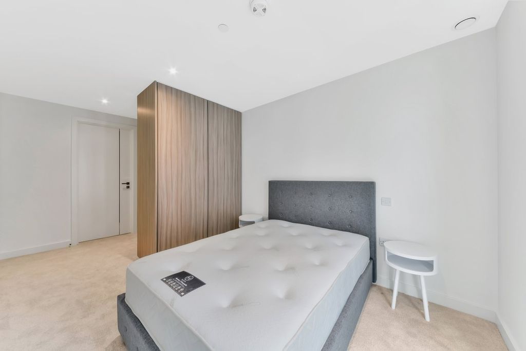 Property photo 3 of 8 Bedroom