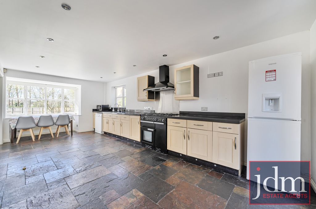 Property photo 2 of 8 Kitchen