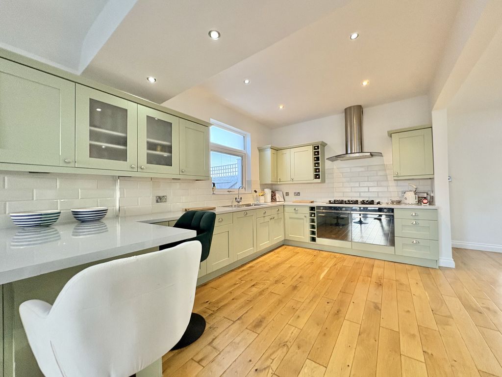 Property photo 3 of 29