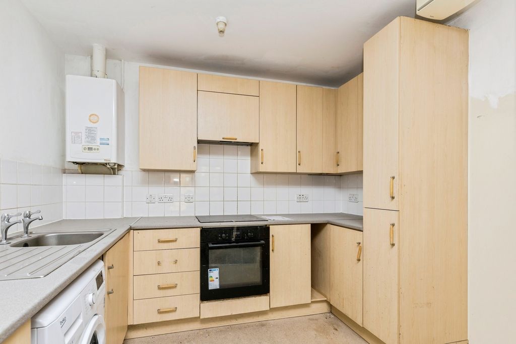Property photo 3 of 9 Pbox-Img.Jpg