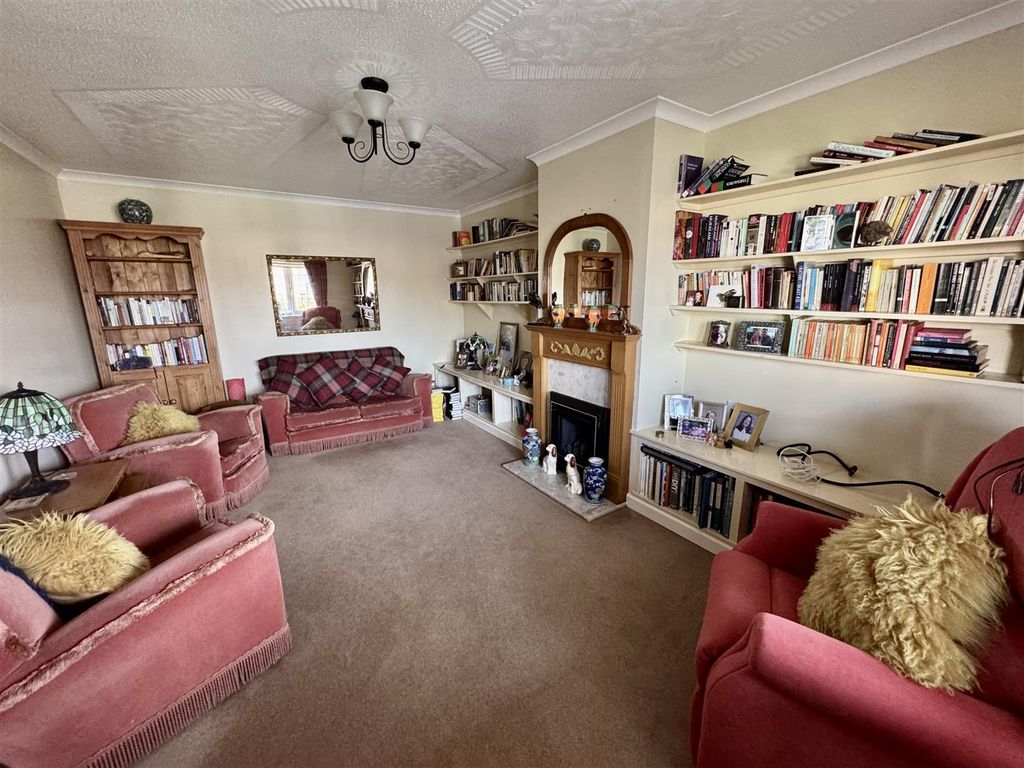 Property photo 2 of 20 Lounge