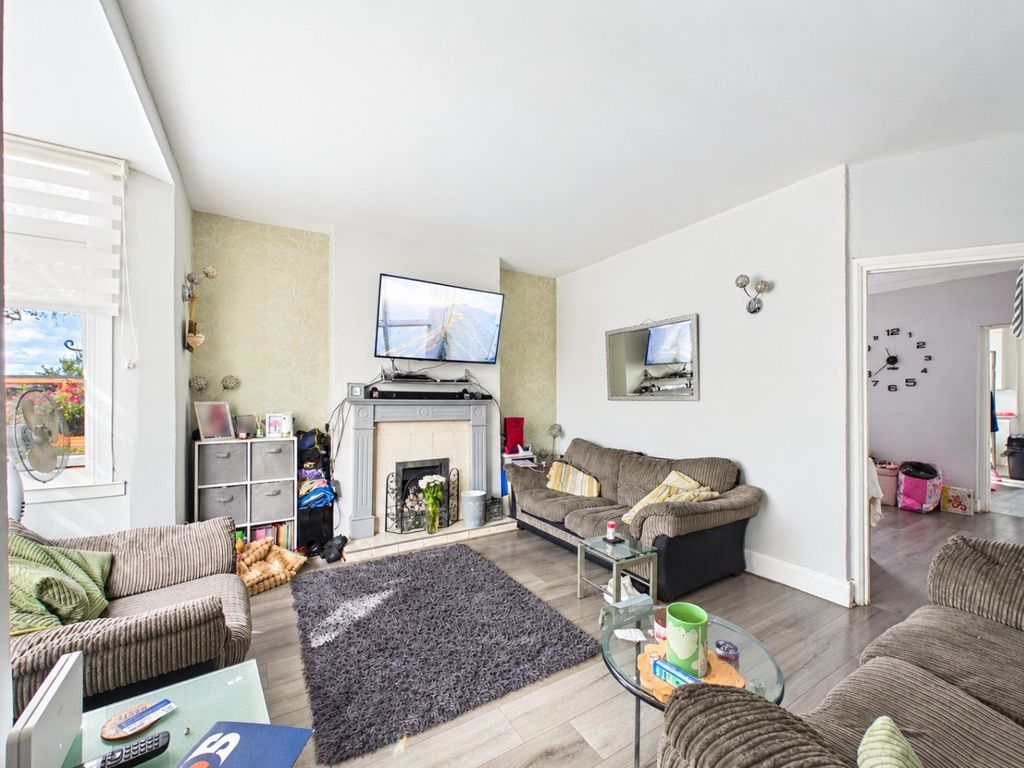 Property photo 2 of 19 5528301