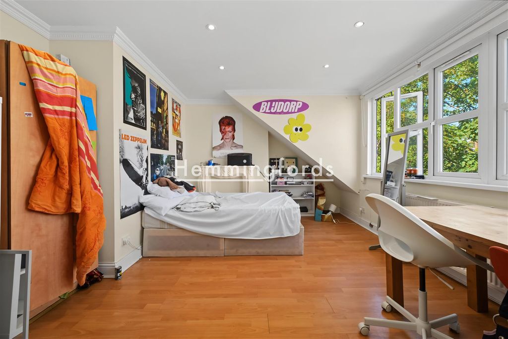 Property photo 3 of 15 Queens Drive N4-7.Jpg