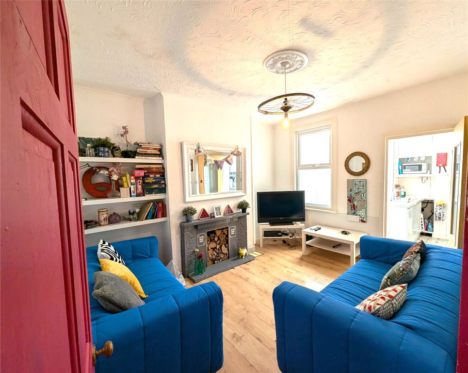 Property photo 1 of 9 Lounge