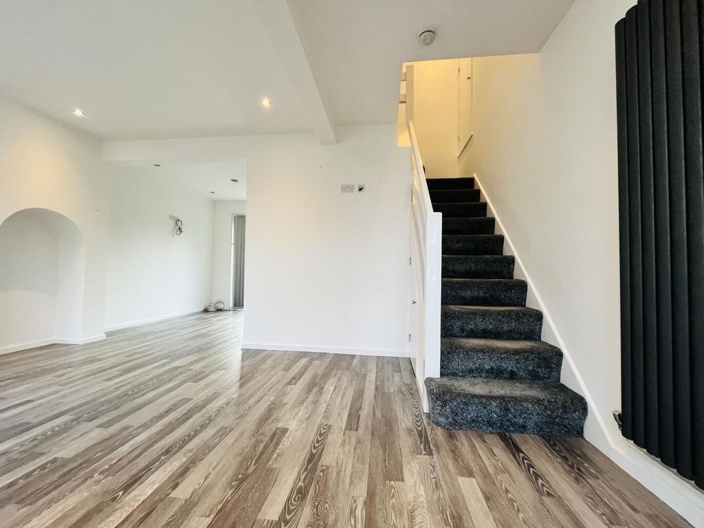 Property photo 2 of 22 Hallway