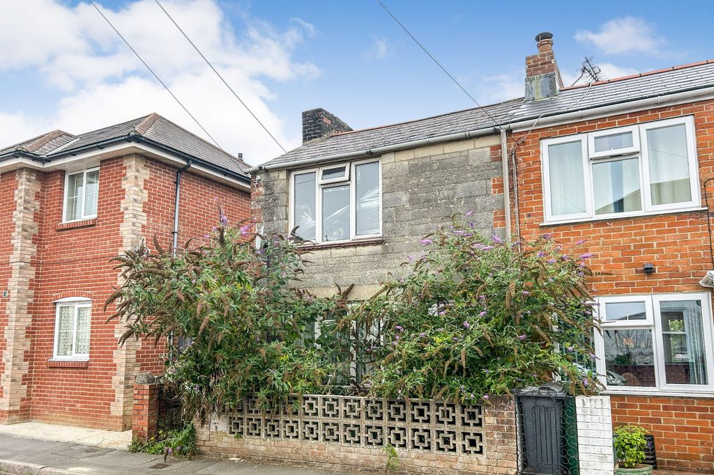 Property photo 1 of 6 13 Station Street, Ryde, Isle Of Wight  Po33 2Qh