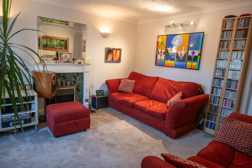 Property photo 3 of 21 Lounge