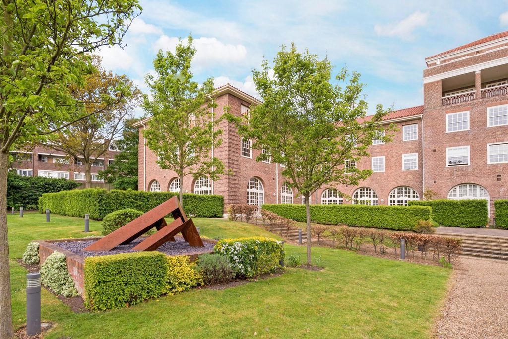 Property photo 2 of 13 Gilbert Scott Bldg