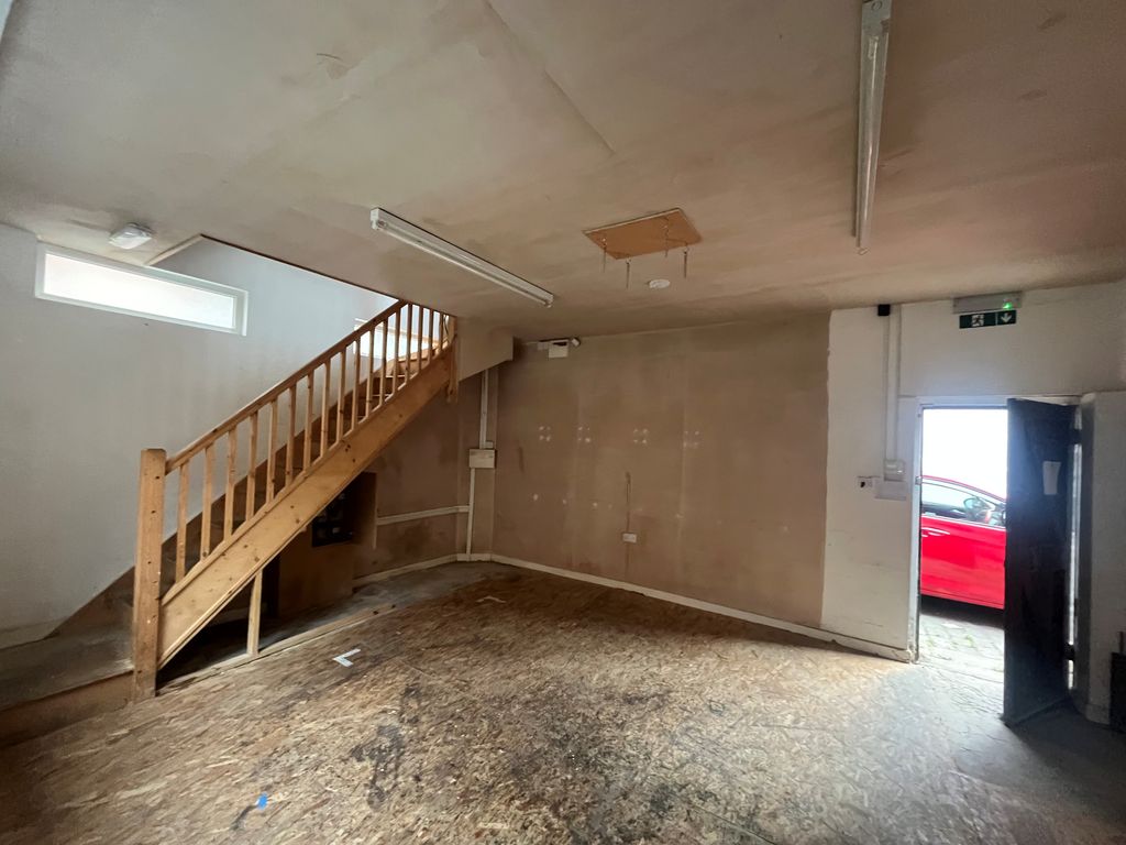 Property photo 3 of 4