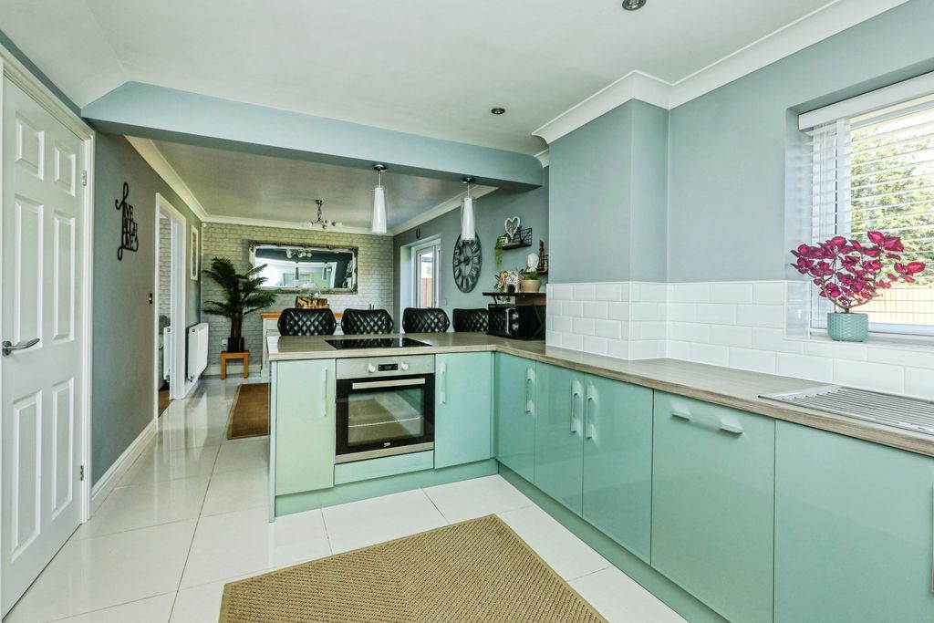 Property photo 2 of 13 Kitchen/Diner