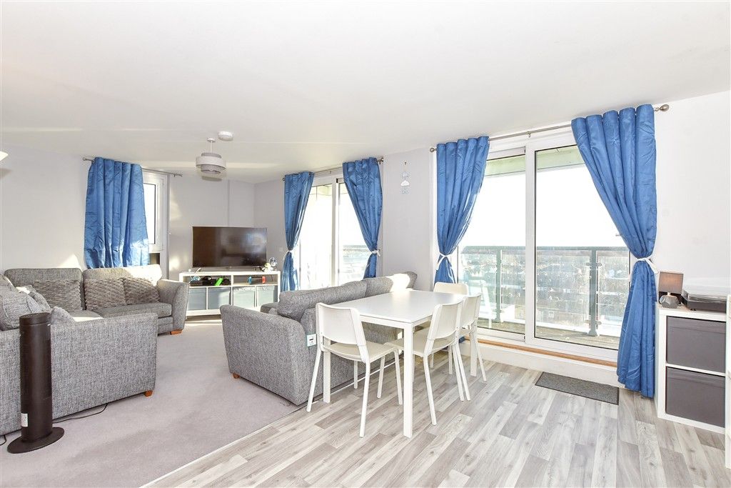 Property photo 3 of 8 Lounge/Diner/Kitchen