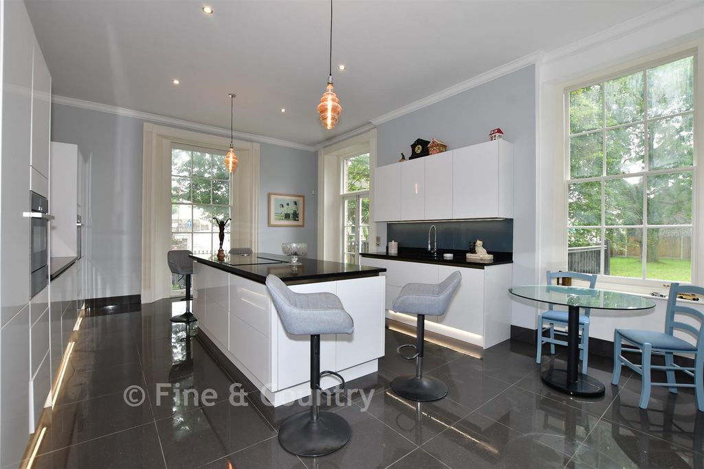 Property photo 3 of 13 Kitchen