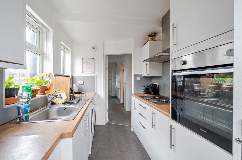 Property photo 2 of 18 Kitchen