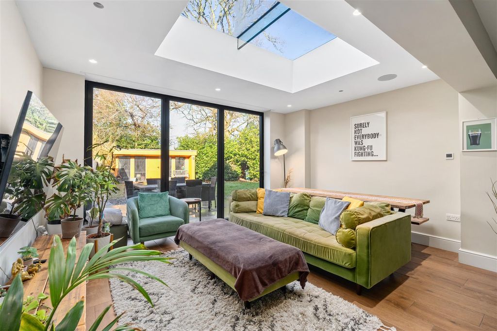 Property photo 2 of 17 025_Hires_63-Springfield-Close_Dsc08879.Jpg