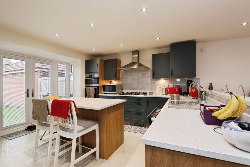 Property photo 3 of 17