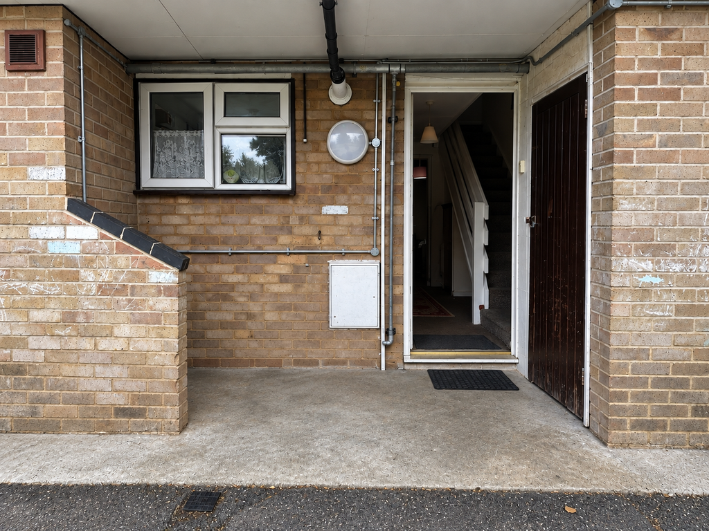 Property photo 1 of 13 2 Bed Flat In Woking