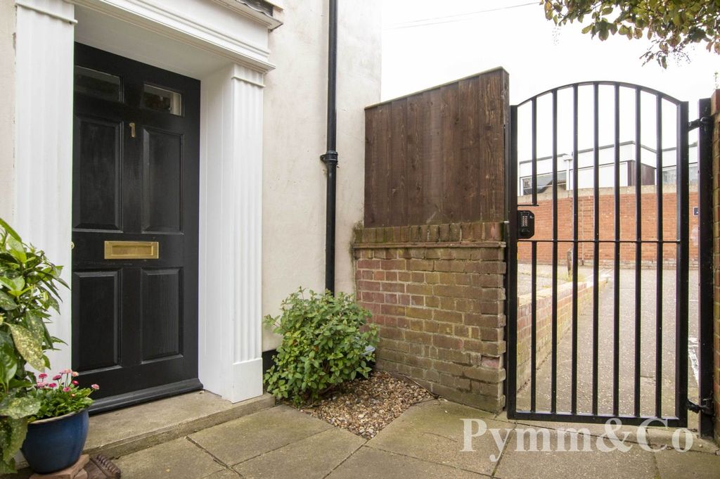 Property photo 2 of 15