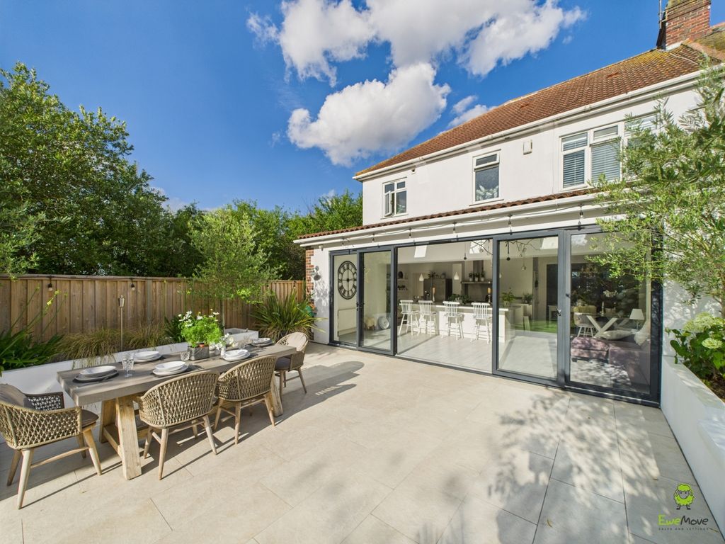 Property photo 2 of 21 Presented By Clinton At Ewemove Bexleyheath And Da