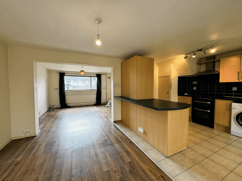Property photo 3 of 12 Kitchen
