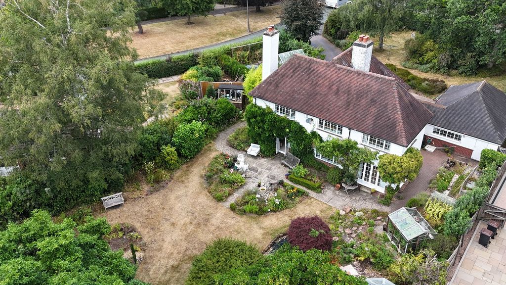 Property photo 1 of 32
