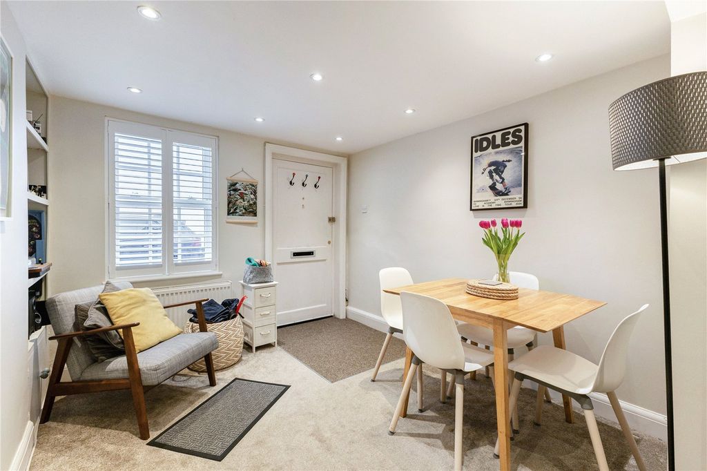 Property photo 3 of 16 Sitting Room