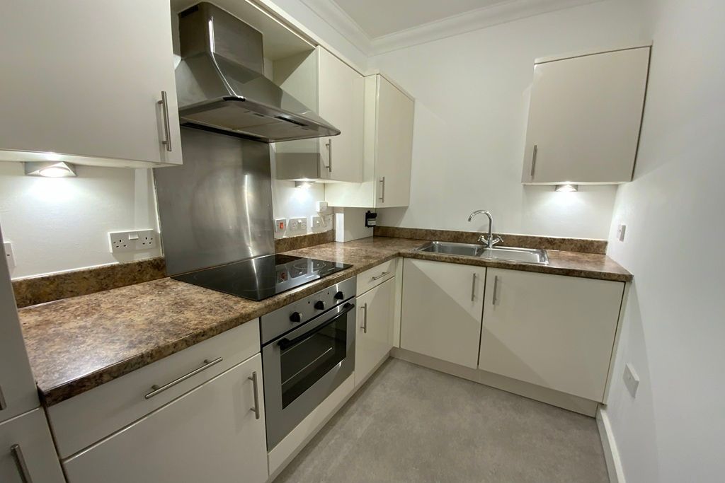 Property photo 3 of 14 Kitchen